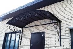 Козырек над крыльцом односкатный из металла