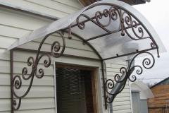Кованый козырек с крыльцом