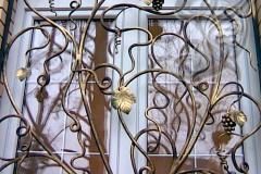 Красивая решетка на окна дома