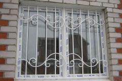 Металлическая решетка на окна