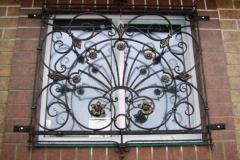 Красивая кованая решетка