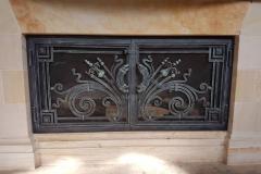 Кованая решетка для камина