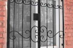 Кованая решетка на окна распашная